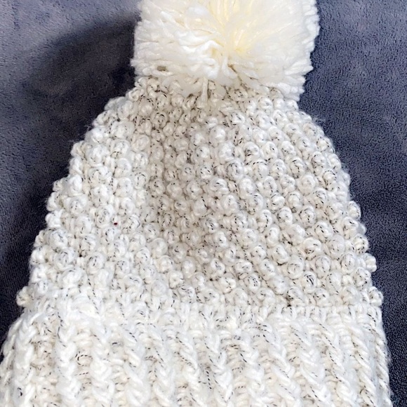 White beanie - Picture 4 of 4